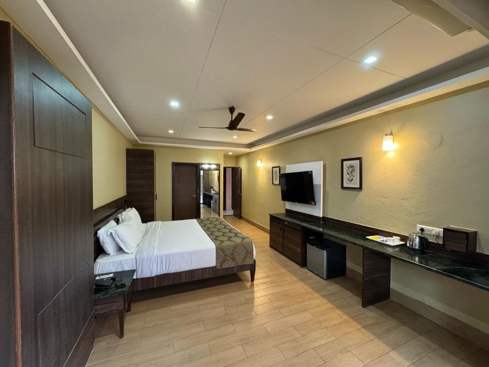 Upper Deck Resort - Stay And Relax At The Highest Peak Лонавала Екстериор снимка