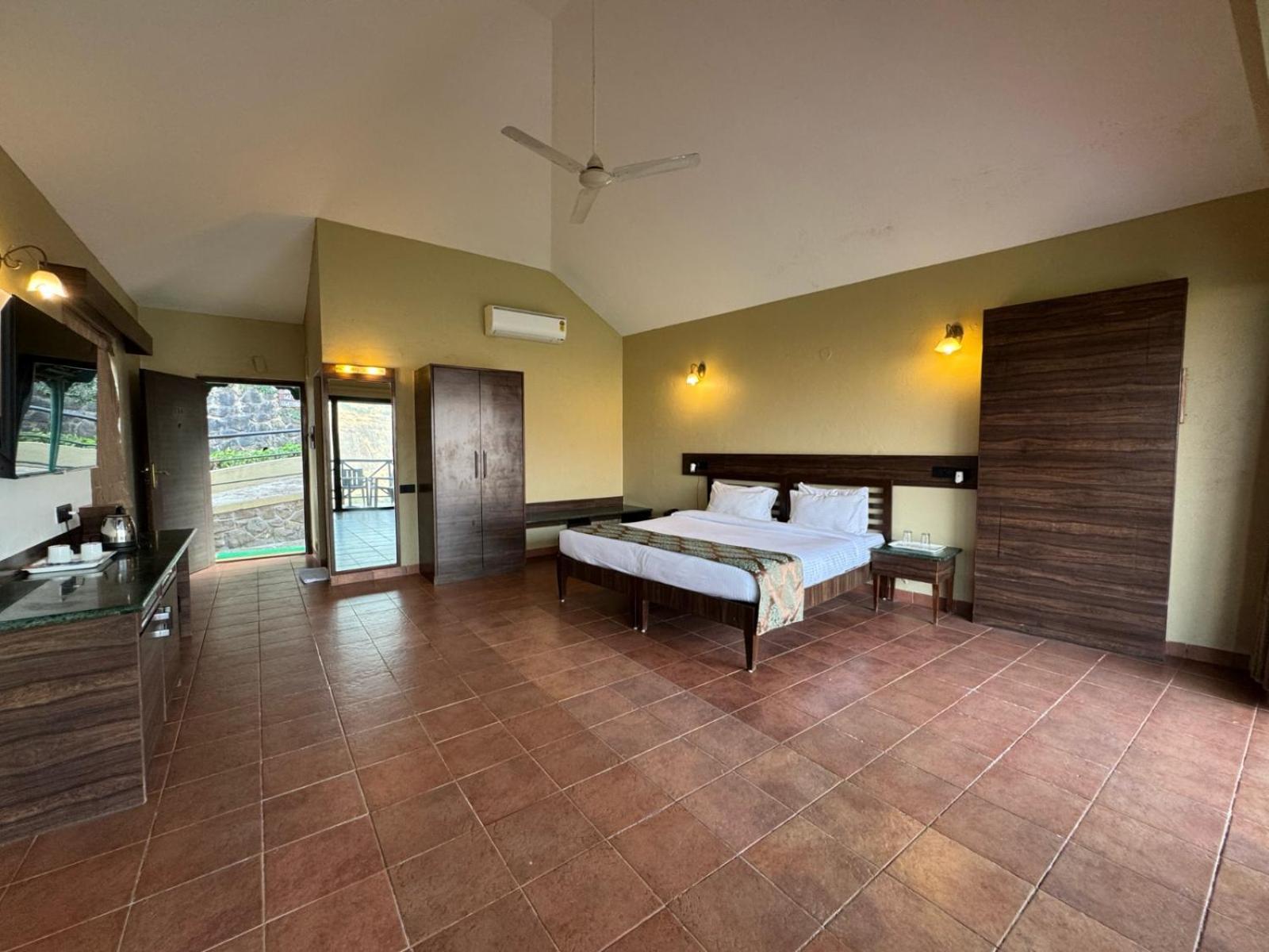 Upper Deck Resort - Stay And Relax At The Highest Peak Лонавала Екстериор снимка
