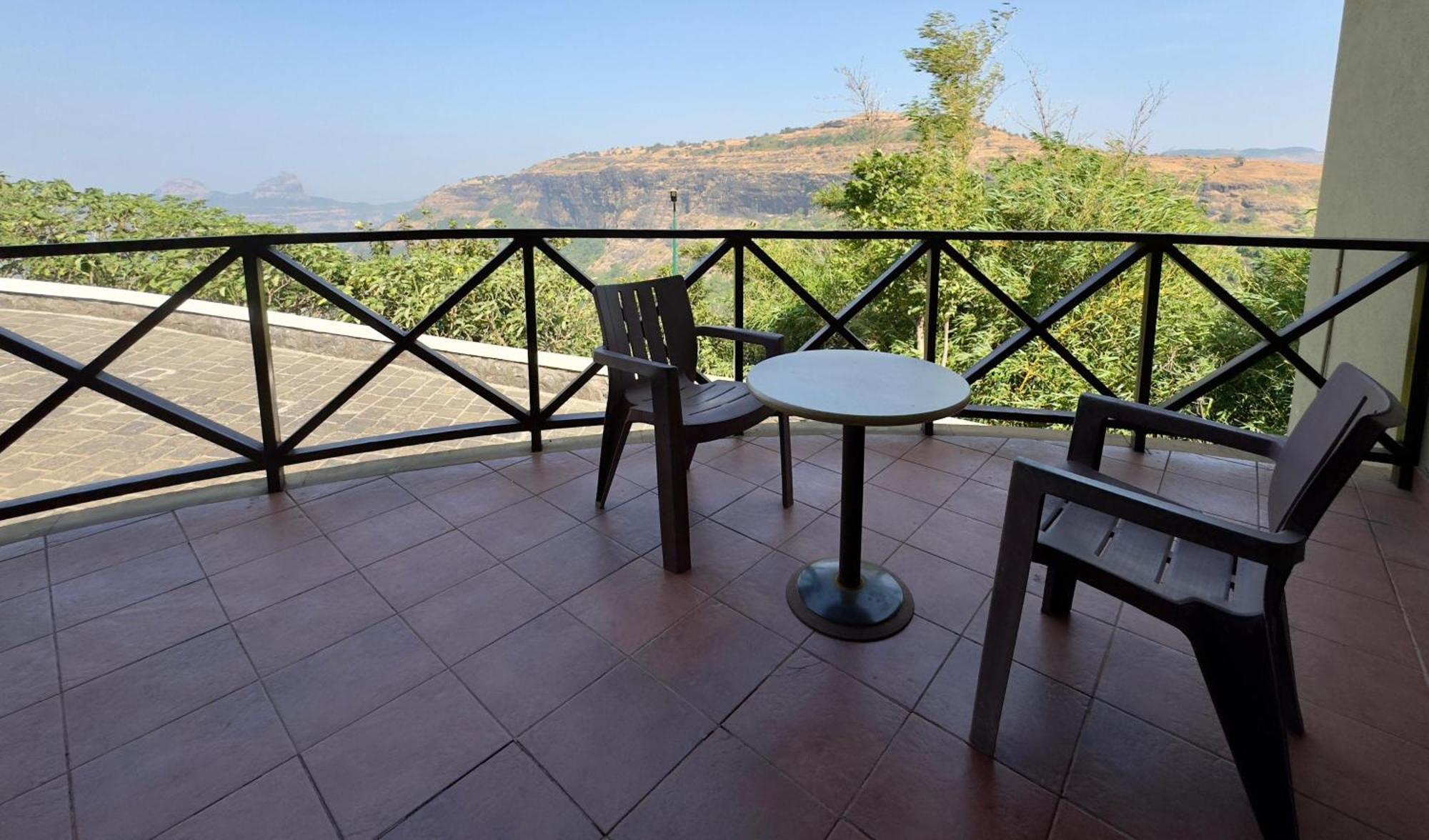 Upper Deck Resort - Stay And Relax At The Highest Peak Лонавала Екстериор снимка