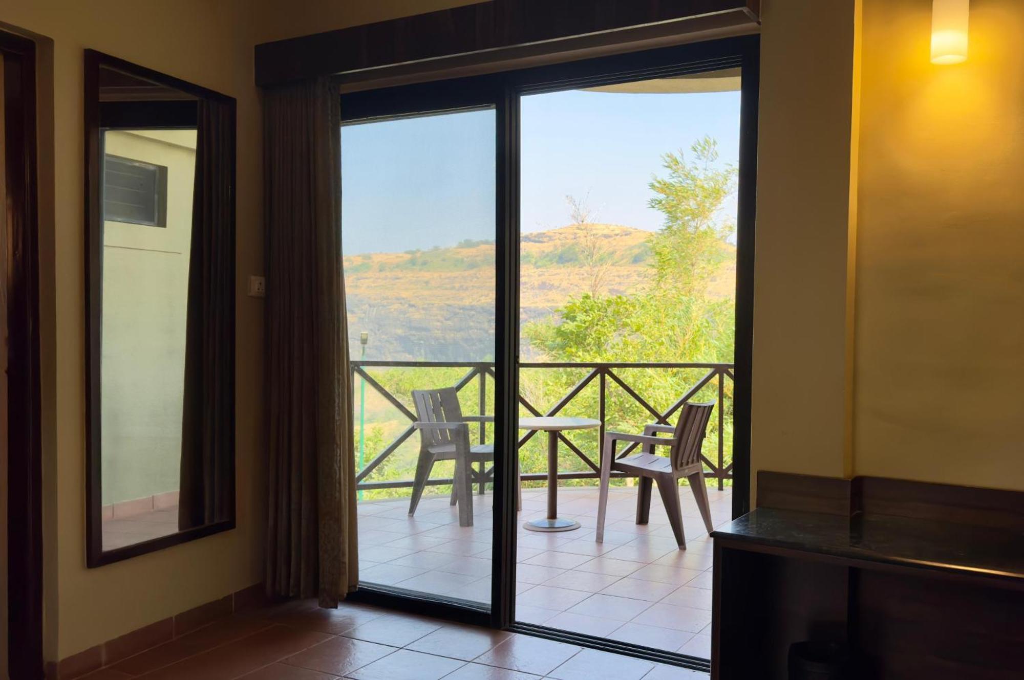 Upper Deck Resort - Stay And Relax At The Highest Peak Лонавала Екстериор снимка